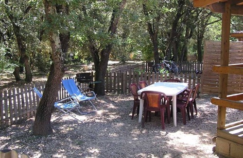 Vers-Pont-du-Gard Ski Chalet | Gite Angéle Vers Pont du Gard en Provence, river and swimming pool