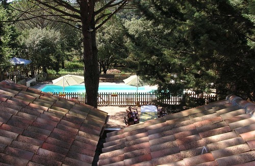 Vers-Pont-du-Gard Ski Chalet | Gite Angéle Vers Pont du Gard en Provence, river and swimming pool