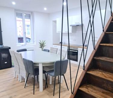 Haybes House | Gite Ardennais 18 personnes "les gronchons"