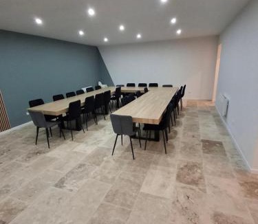 Haybes House | Gite Ardennais 18 personnes "les gronchons"