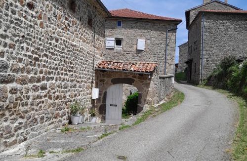 Saint-Julien-Vocance Apartment | GITE ASINA chez GITE QUE CANTA