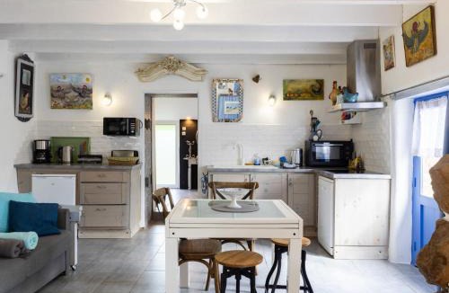 Kermaria-Sulard House | Gite Atelier La Croix Blanche