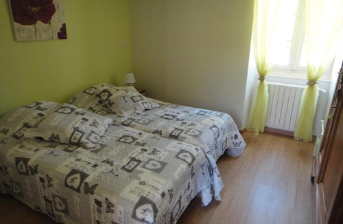 Saint-Pierre-de-Chignac House | Gite "Au bout du chemin "