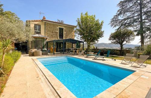 Vienne House | gite au chat bûcheron