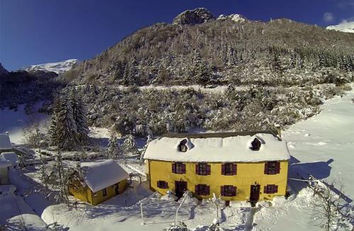 Campan Hotel | Gite Auberge Les Cascades