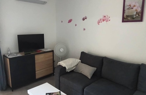 Saint-Martin-d'Ardeche Apartment | Gite Aven Marzal