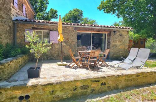 Valgorge House | Gite avec piscine et terrain