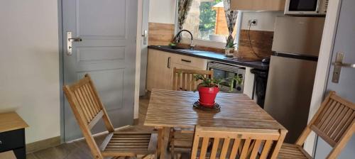 Valgorge House | Gite avec piscine et terrain