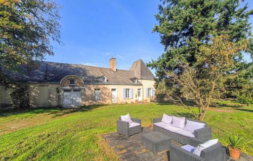 Parennes House | Gite Avec Piscine