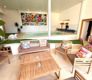 Restigne House | Gite avec piscine intérieure