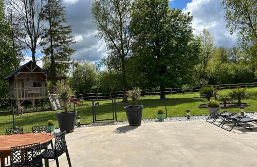 Rumilly House | Gite avec Spa " La tropicale "