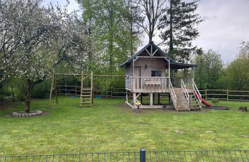 Rumilly House | Gite avec Spa " La tropicale "