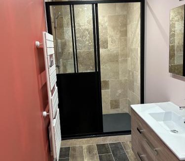 Rumilly House | Gite avec Spa " La tropicale "