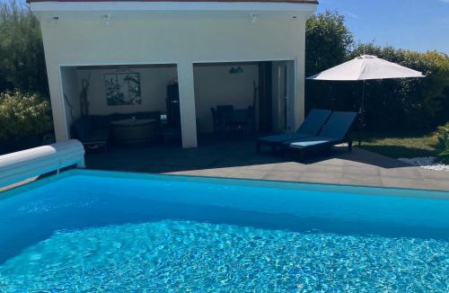 Saint-Andeol-le-Chateau House | Gite BamBou avec piscine