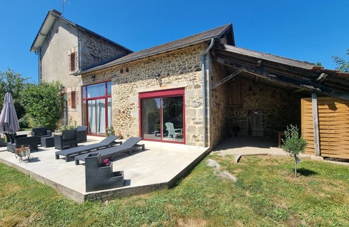 Le Chatenet-en-Dognon Cottage | Gîte Beaulieu, with heated indoor pool