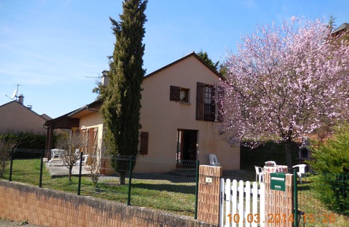 Marcillac-Vallon House | "Gite BEAU- SOLEIL" 208 rue de la source. Le Cayla 12330 MARCILLAC VALLON