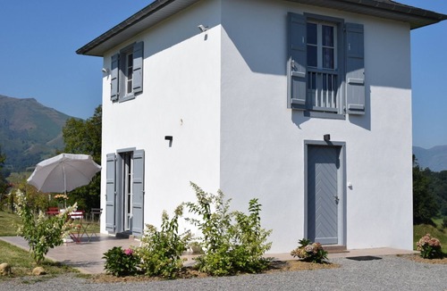 Saint-Jean-Pied-de-Port House | GITE BELASPECT in Basse-Navarre