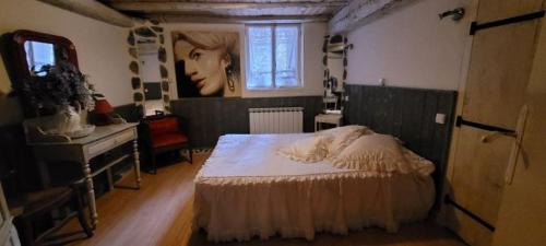 Nohedes Apartment | Gite Bellevue de charme avec cheminée et bois à disposition
