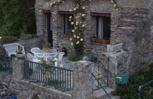 Nohedes Apartment | Gite Bellevue de charme avec cheminée et bois à disposition