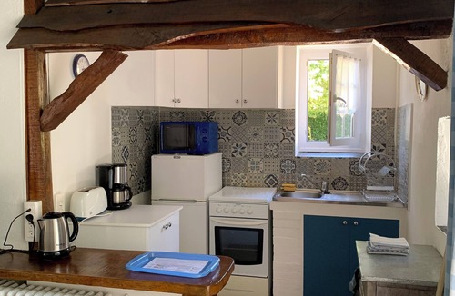 La Bohalle House | Gite bleu l'Iris avec piscine chauffée