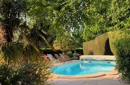 La Bohalle House | Gite bleu l'Iris avec piscine chauffée