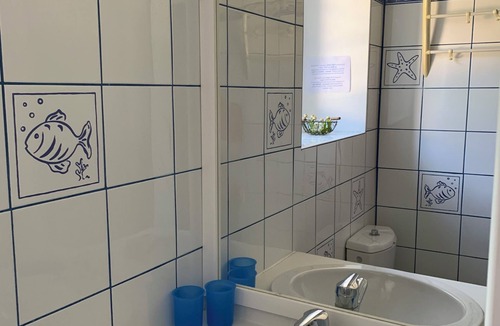 La Bohalle House | Gite bleu l'Iris avec piscine chauffée