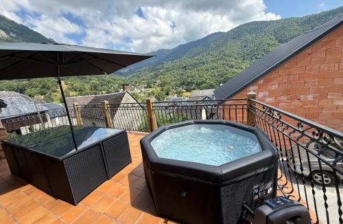 Boutx Villa | Gite boutx avec Jacuzzi 12 personnes 5 LITS DOUBLES ET 1 CANAPE LIT