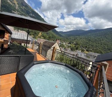 Boutx Villa | Gite boutx avec Jacuzzi 12 personnes 5 LITS DOUBLES ET 1 CANAPE LIT