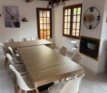 Boutx Villa | Gite boutx avec Jacuzzi 12 personnes 5 LITS DOUBLES ET 1 CANAPE LIT