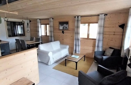Faverges-Seythenex Apartment | Gite Cairn, ground floor chalet near Lake Annecy and ski resorts