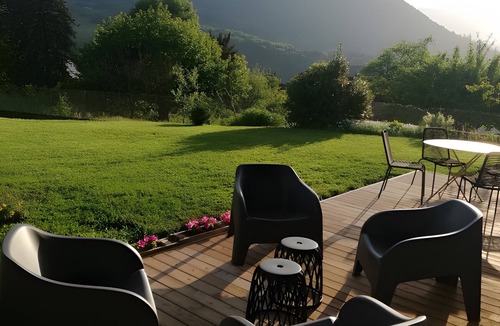 Faverges-Seythenex Apartment | Gite Cairn, ground floor chalet near Lake Annecy and ski resorts