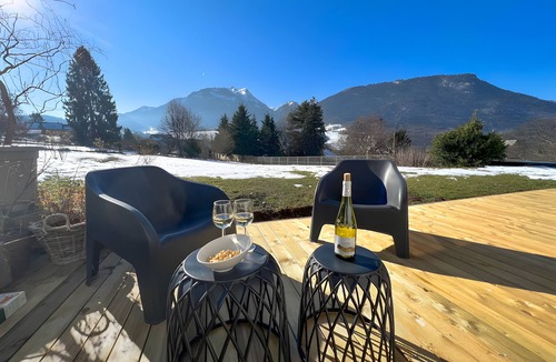 Faverges-Seythenex Apartment | Gite Cairn, ground floor chalet near Lake Annecy and ski resorts