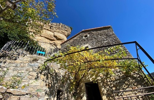 Riviere-sur-Tarn Apartment | Gîte Calades: Tarn stone and pebble flooring, Tarn view terrace under the vine!