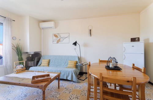 Banyuls-dels-Aspres Apartment | Gîte 'Canigou' with Mountain View, Wi-Fi, and Air Conditioning