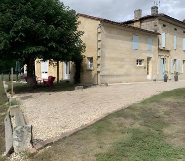 Saint-Denis-de-Pile House | Gite Chapetit