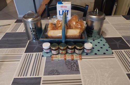 Saint-Seurin-de-Cadourne Apartment | Gite chez Lea