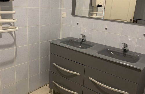 Robiac-Rochessadoule Bed & Breakfast | Gite Chez L'habitant - Animaux de Compagnie Acceptés