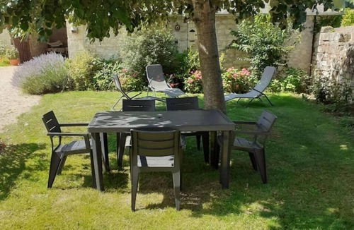 Savigny-en-Veron House | Gite Chez LE Vigneron