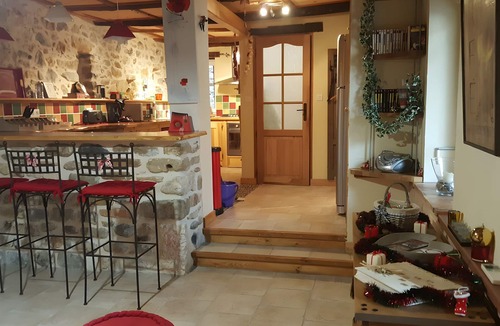 Vallon-Pont-d'Arc Cottage | Gîte 'Chez Mamé Marthe' with Shared Pool, Wi-Fi, and Air Conditioning