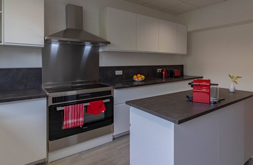 Cholet Cottage | Gite Cholet, 6 bedrooms, 15 persons