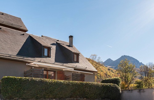 Peyragudes Cottage | Gîte 'Clarabide' with Mountain View, Private Terrace and Wi-Fi