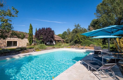 Saint-Georges Cottage | Gîte "Cœur des Ondes Bleuet" with Private Terrace, Shared Garden and Wi-Fi