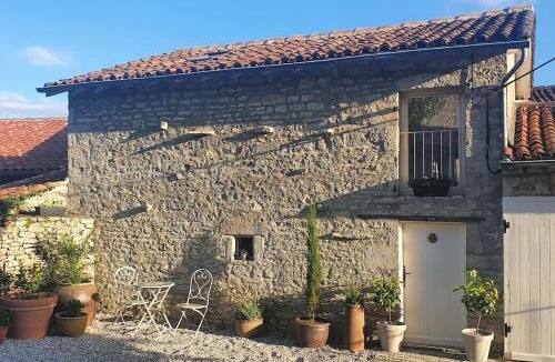 Nanteuil-en-Vallee House | Gite Coquille Saint Jacques