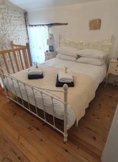 Nanteuil-en-Vallee House | Gite Coquille Saint Jacques