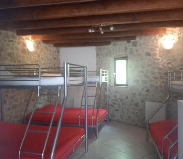Saint-Julien-Labrousse Hotel | Gite d'étape le code bar