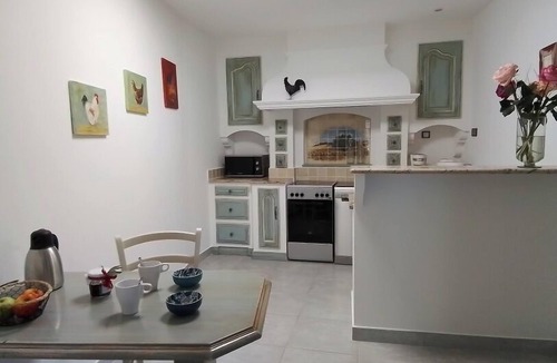 Camaret-sur-Aigues Apartment | GITE D'EMMA EN PROVENCE 2 PEOPLE AND 1 CHILD