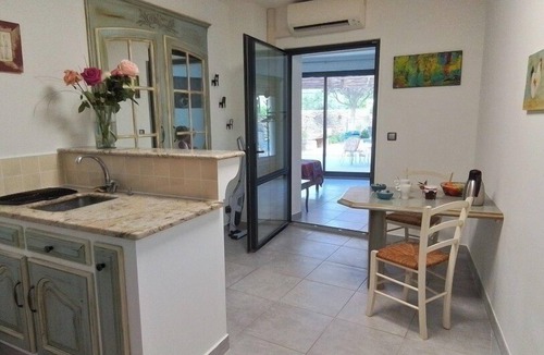 Camaret-sur-Aigues Apartment | GITE D'EMMA EN PROVENCE 2 PEOPLE AND 1 CHILD