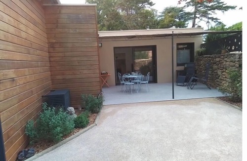 Camaret-sur-Aigues Apartment | GITE D'EMMA EN PROVENCE 2 PEOPLE AND 1 CHILD