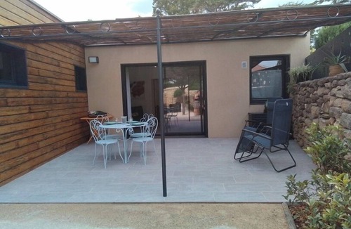 Camaret-sur-Aigues Apartment | GITE D'EMMA EN PROVENCE 2 PEOPLE AND 1 CHILD