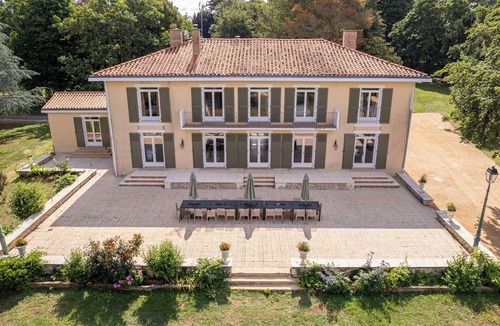 Sainte-Hermine House | Gite D'exception en Vendée Jusqu'à 25 Personnes